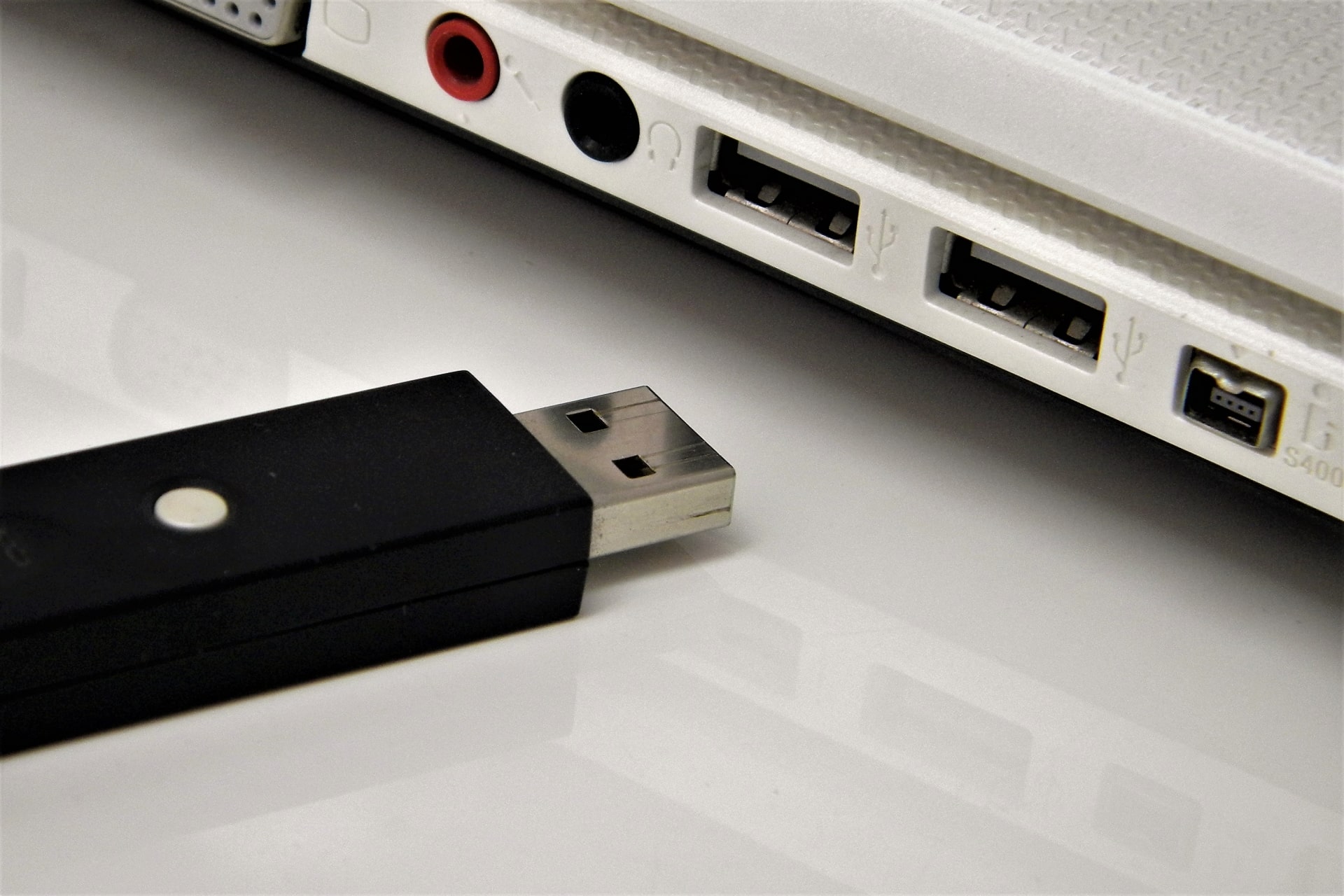 USB接続でデータ転送可能なコンパクトデジタル顕微鏡